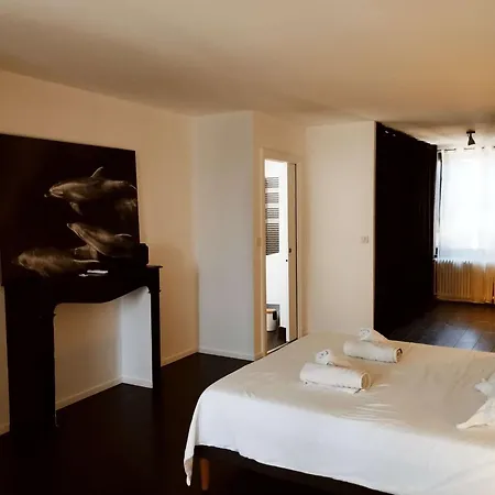 Very Chic Townhouse With Pool And Garage *