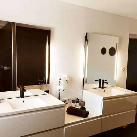 Very Chic Townhouse With Pool And Garage *