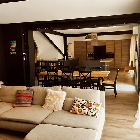 Very Chic Townhouse With Pool And Garage