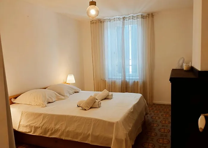 Very Chic Townhouse With Pool And Garage Holiday home