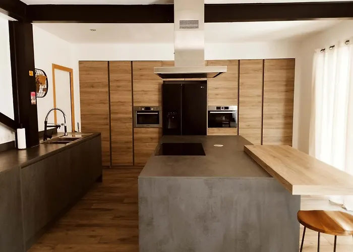 Very Chic Townhouse With Pool And Garage Holiday home *