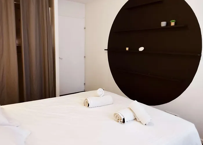 Holiday home Very Chic Townhouse With Pool And Garage Carcassonne