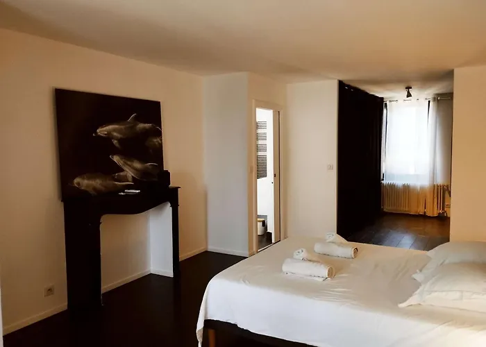 Very Chic Townhouse With Pool And Garage *