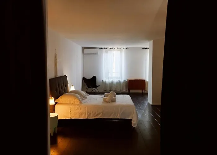 Very Chic Townhouse With Pool And Garage Carcassonne