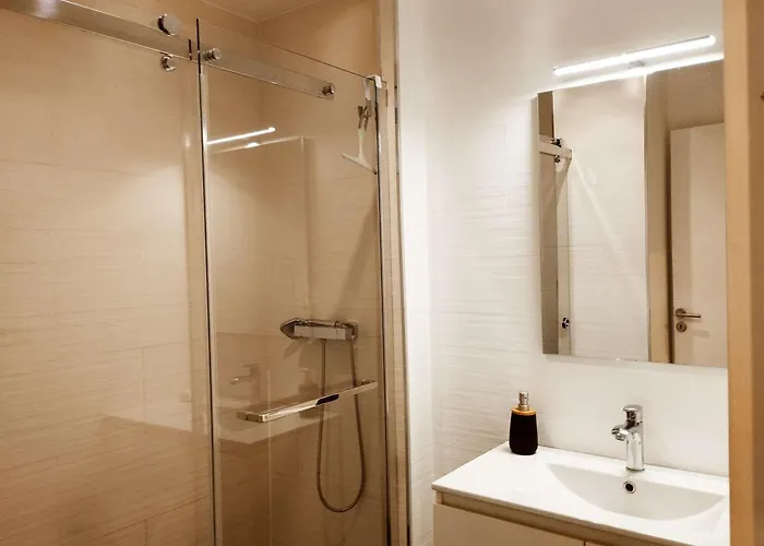 Very Chic Townhouse With Pool And Garage Holiday home