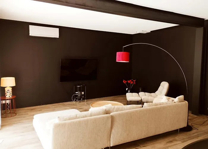 Very Chic Townhouse With Pool And Garage Holiday home *