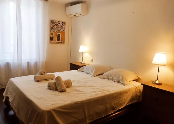 Very Chic Townhouse With Pool And Garage Carcassonne