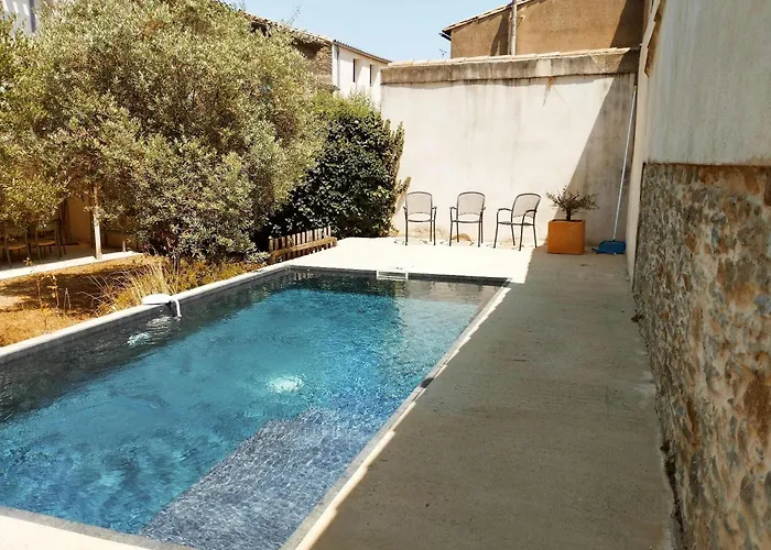 Very Chic Townhouse With Pool And Garage Holiday home