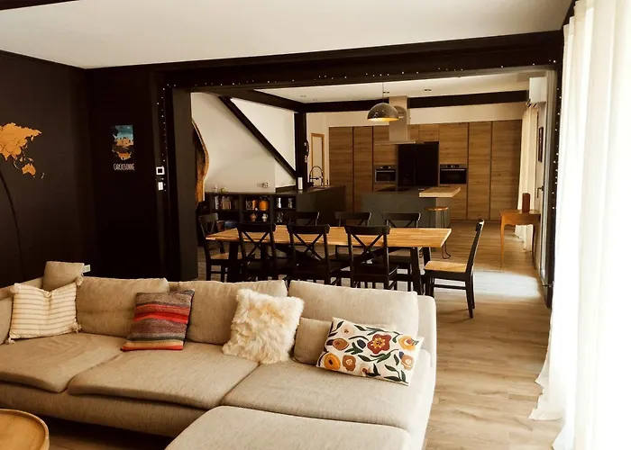 Very Chic Townhouse With Pool And Garage